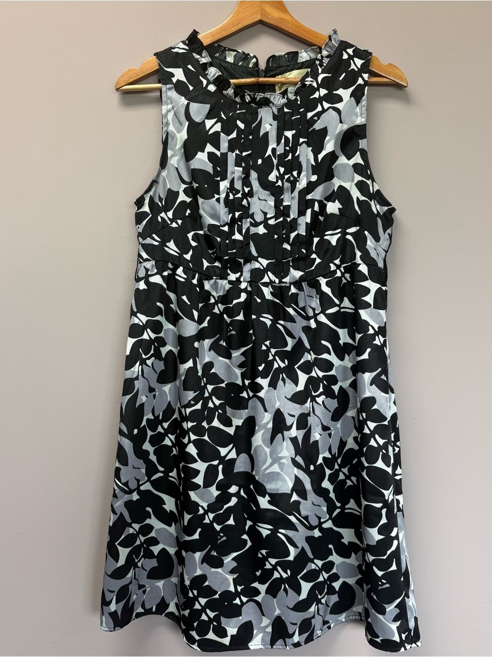 Francesca's Collections Black Silver Floral Ruffled Neck Midi Dress Womens‎ M